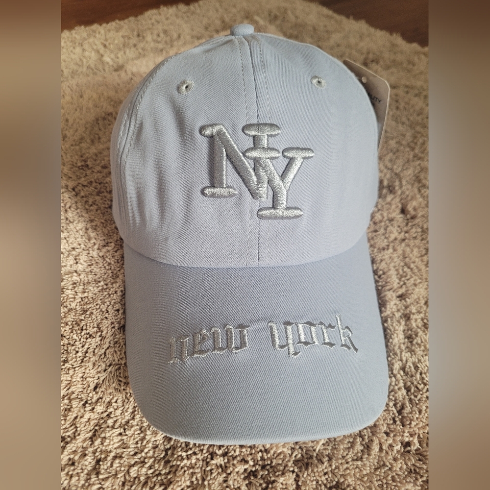 New York Embroidered Cream Cap. Unisex